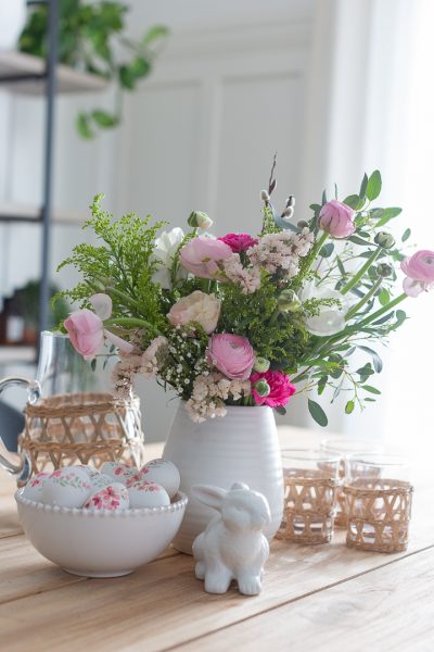 Easy Spring Tablescape